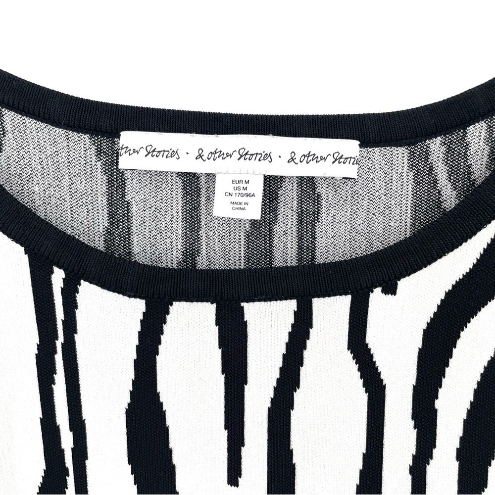 & Other Stories Zebra Print Heavy Short Sleeve Boxy Crop Crewneck Sweater - Picture 5 of 6